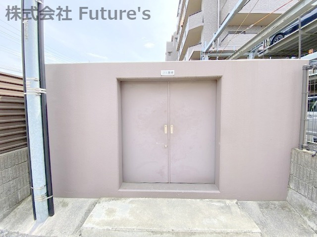 レーベンハイム吉川グランスクエアのその他共用部分|ゴミステーションです