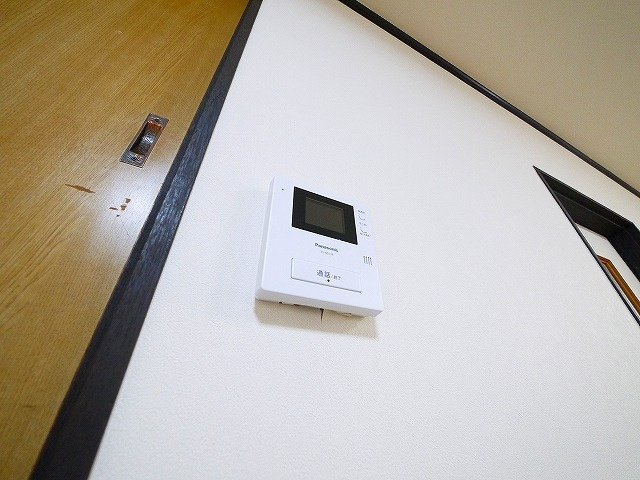 南紀寺町一戸建の設備|お顔が見えるモニター付きインターホンで安心。