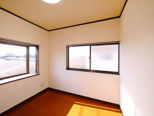 南紀寺町一戸建の洋室|コンパクトで使いやすい洋室です