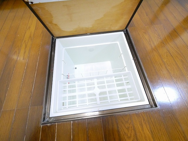 南紀寺町一戸建の設備|床下収納