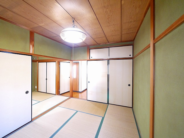 南紀寺町一戸建の和室|畳の上でゆっくりとくつろげる和室です