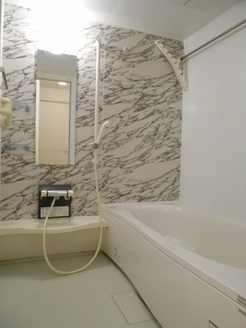 イスト西府の浴室