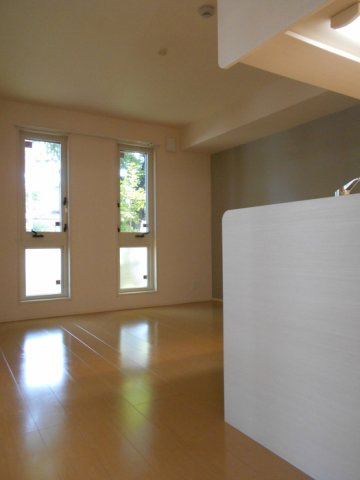 イスト西府の居間・リビング