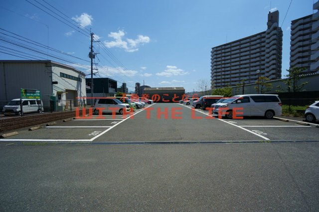 アメニティハイツ杏栄館【10,00円キャッシュバック対象物件】の駐車場|駐車場に車を止められます