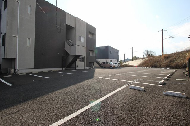 DOLCEVITA西町の駐車場|カースペースがあります