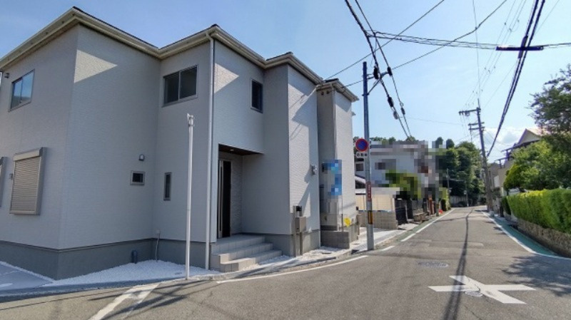池田市神田４丁目の新築一戸建の前面道路含む現地写真