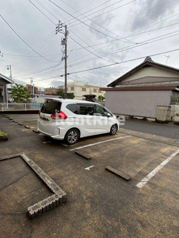 セジュールスギモト Ａの駐車場