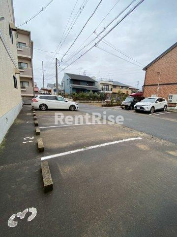セジュールスギモト Ａの駐車場
