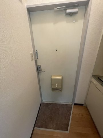 ベルシティ根津の玄関|※写真は同タイプの別室になります