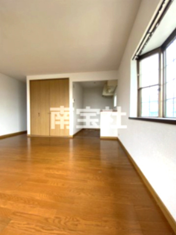 【居間・リビング】 | 出窓があります