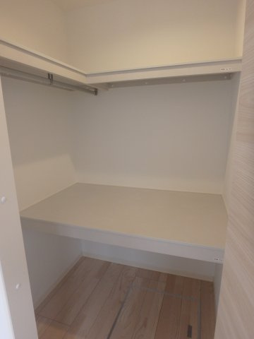 ウィステリアコート茶屋町の収納|ウォークインクローゼット　ウイステリアコート茶屋町102号室　シャーメゾン