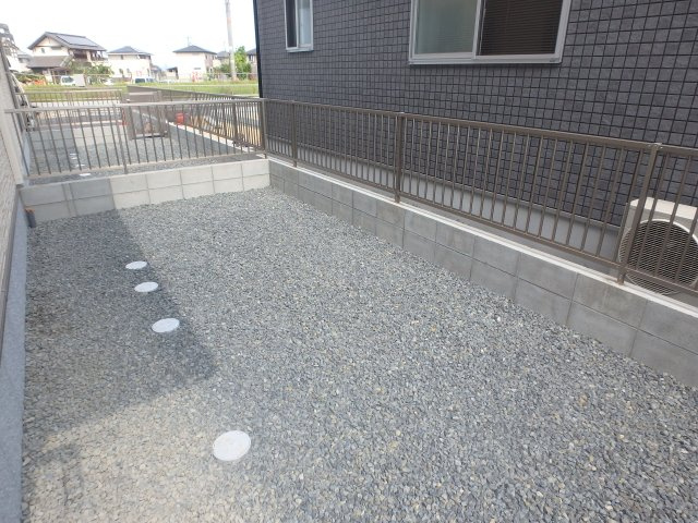 ウィステリアコート茶屋町の庭|ウイステリアコート茶屋町102号室　シャーメゾン