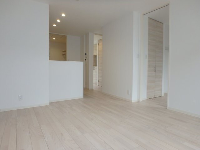 ウィステリアコート茶屋町の居間・リビング|ウイステリアコート茶屋町102号室　シャーメゾン