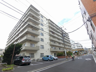 【外観】 | 総戸数９９戸、昭和５５年４月築、管理人は日勤勤務につき管理体制良好です♪