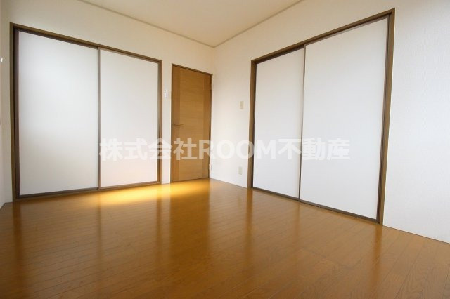 平江マンションライガの居間・リビング|使いやすい居間です