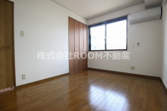 平江マンションライガの洋室|広々とした洋室です