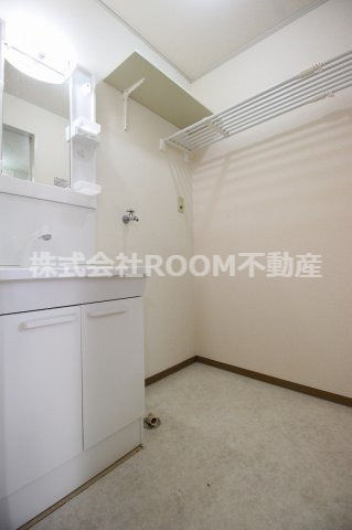 平江マンションライガの洗面所|明るい洗面所です