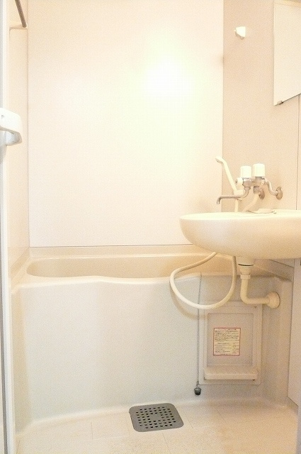 川合ビルの浴室