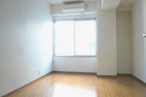 川合ビルの居間・リビング