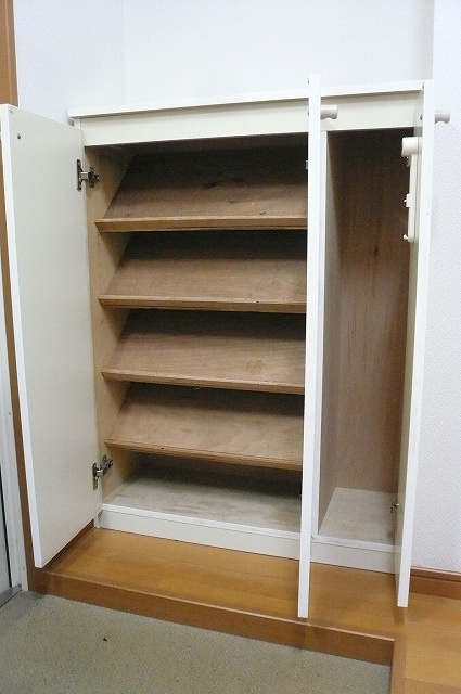 川合ビルの玄関