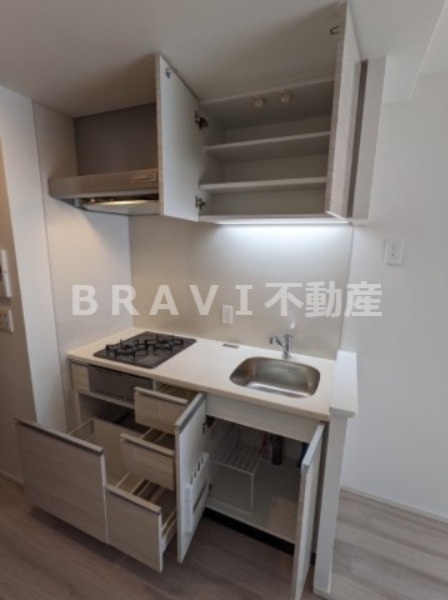 BPRレジデンス大阪本町Q BRAVI不動産のキッチン|【BPRレジデンス大阪本町Q】収納豊富なキッチン
