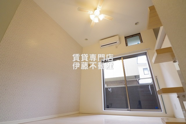 グリーンレイク中小田井の洋室