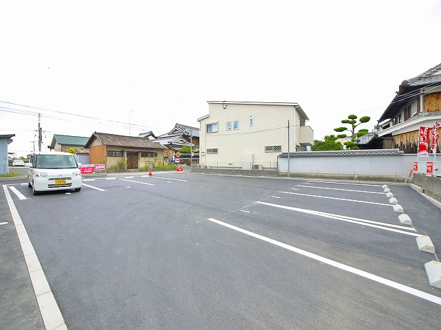 ルピナスの駐車場|車をお持ちの方に嬉しい駐車場付きの物件です