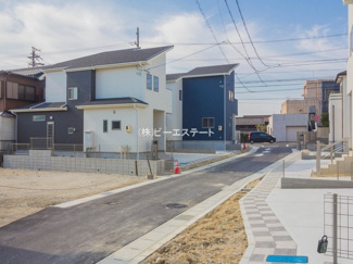 【前面道路含む現地写真】