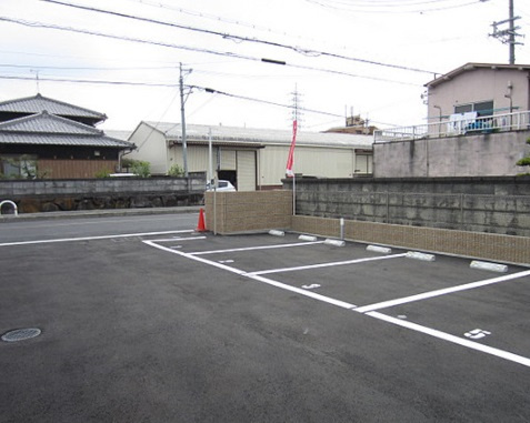 ヴェルデュールの駐車場