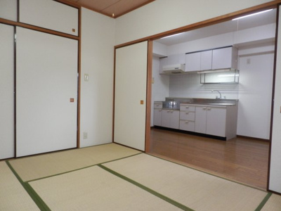 【寝室】 | 吉田ビル | 押し入れあり