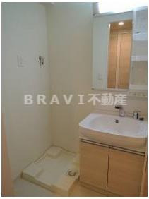 レジデンス心斎橋 BRAVI不動産の独立洗面台|【レジデンス心斎橋】使いやすい独立洗面台です