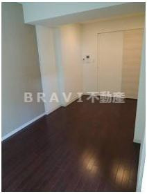 レジデンス心斎橋 BRAVI不動産の居間・リビング|【レジデンス心斎橋】おしゃれな居間です