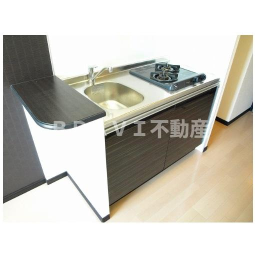 アクアプレイス南堀江　BRAVI不動産のキッチン|【アクアプレイス南堀江】コンパクトなキッチンで掃除もラクラク