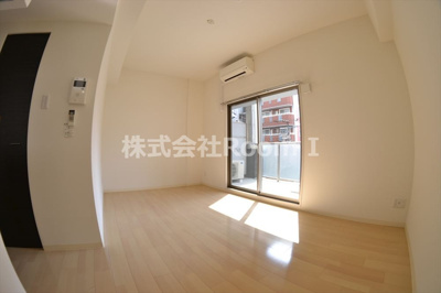 【洋室】 | アドバンス大阪城アンジュ | ゆったりした洋室です