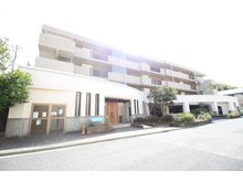 【外観】 | 全面タイル張りによる重厚感溢れる外観です♪