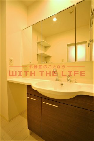 フロレゾン【10，000円キャッシュバック対象物件】の独立洗面台|朝の支度にも助かる、独立の洗髪洗面化粧台