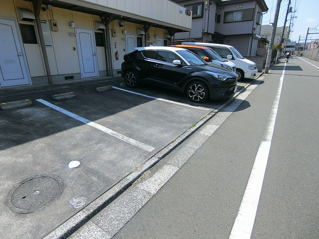 ピースプレイス昭島の駐車場
