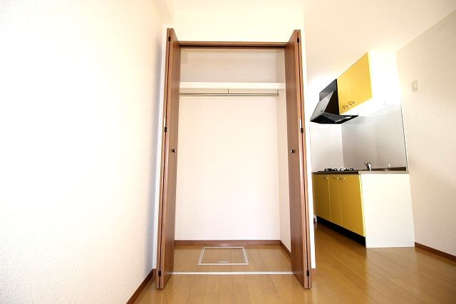 フィットハイム日の出の収納|小物を収納するのに便利です
※間取り反転の場合あり、内装が若干異なる場合がございます