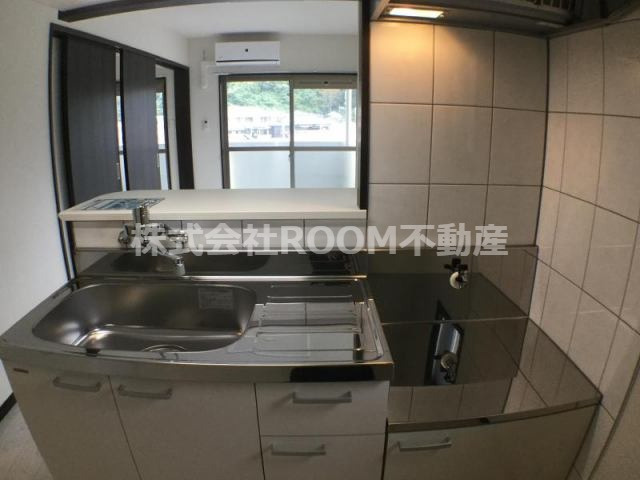 グランドヴィラのキッチン|コンパクトなキッチンで掃除もラクラク