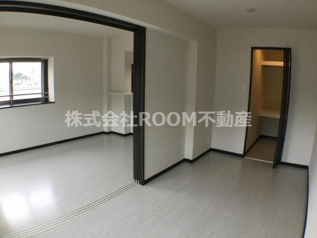 グランドヴィラの洋室|コンパクトで使いやすい洋室です