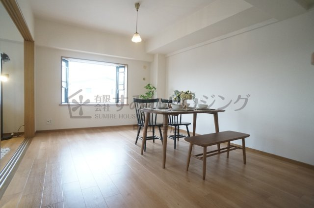 メゾンドール荒牧の居間・リビング