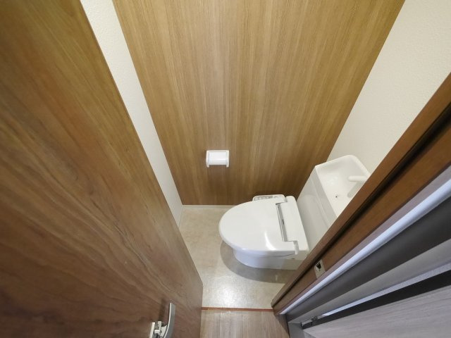 下谷上猪ころび貸家のトイレ