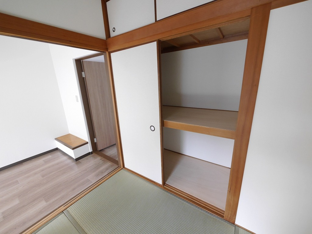 下谷上猪ころび貸家の収納