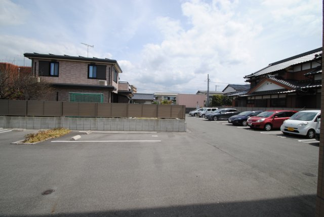 グランドゥールステラの駐車場