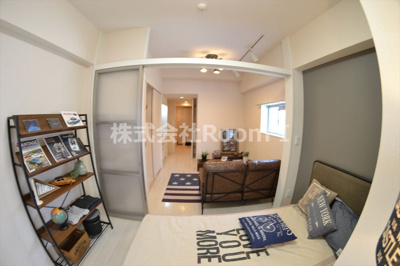 【洋室】 | 旧プライムアーバン松屋町 | 個人の部屋や寝室として使える洋室です
反転