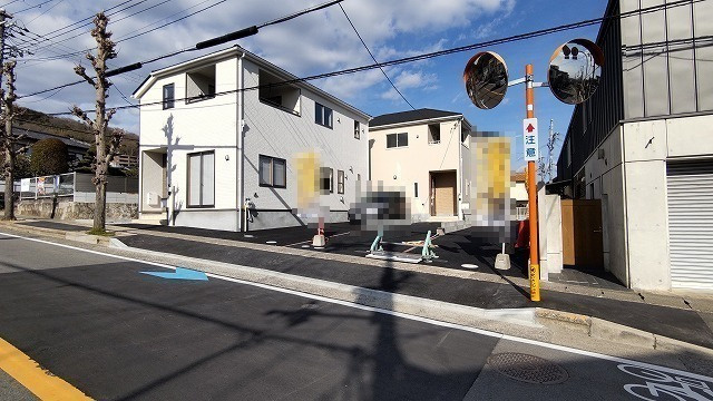 池田市畑３丁目の新築一戸建の前面道路含む現地写真
