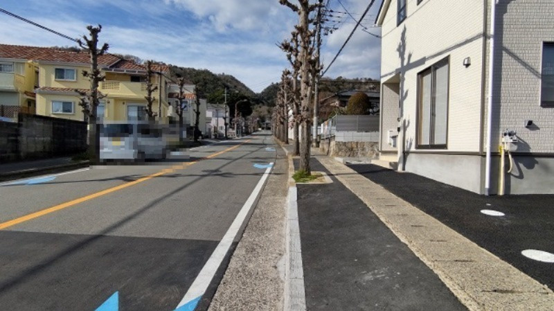 池田市畑３丁目の新築一戸建の前面道路含む現地写真