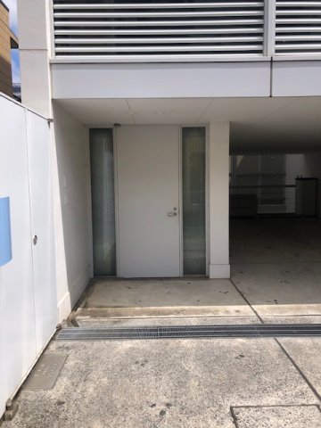 渋谷区幡ヶ谷１丁目の事務所のエントランス