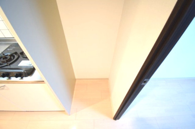 【内装】 | プレサンス神戸プレシャス | 冷蔵庫を置けるスペースもあります。