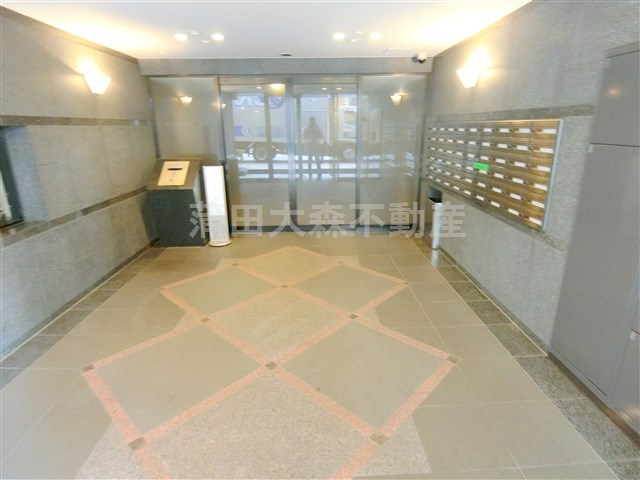 ルーブル西蒲田のエントランス|エントランス　防犯カメラ宅配BOXのあるエントランス